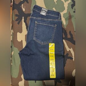 Buffalo Women’s Dark Blue Skinny Jeans in size 6/28